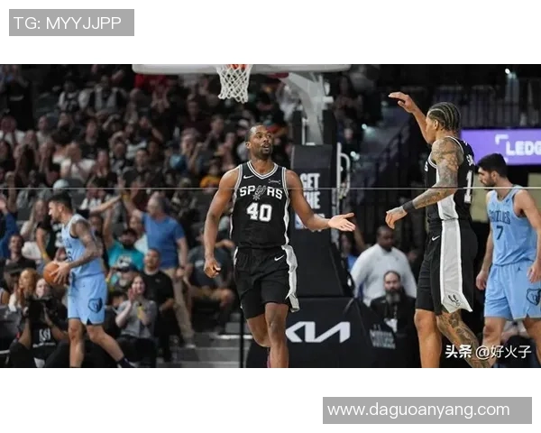 2013年NBA常规赛马刺与灰熊的激烈对决回顾与精彩瞬间分析